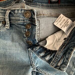 Silver Jeans Fluid Denim in Light BlueAiko districted Jean